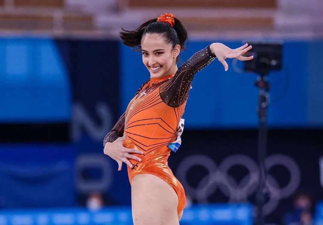 RMC：巴黎大巴被毕包球迷石块袭击，所幸并无人员受伤